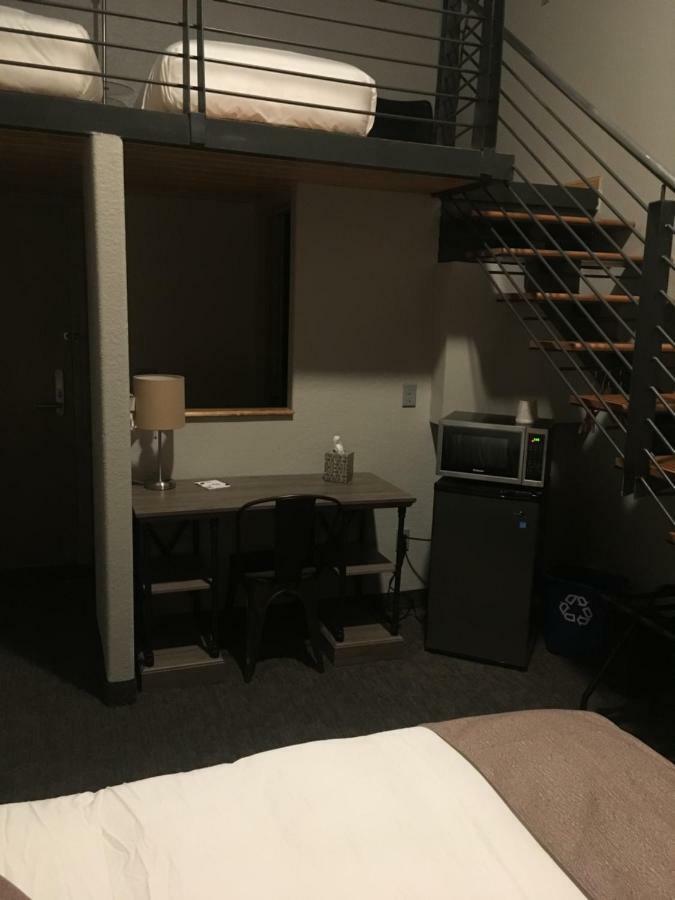 Hotel The 3*